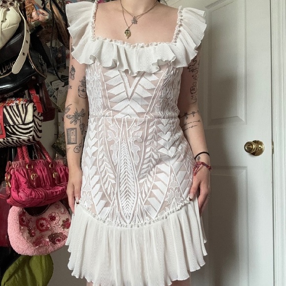 SAINTS AND SECRETS WHITE LACE PARTY DRESS LARGE - Picture 2 of 4